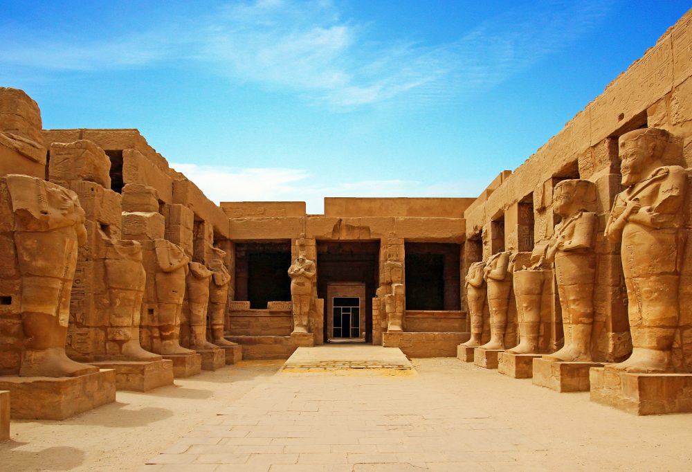 egypte-luxor-thebe-tempel-van-karnak-standbeelden-gallerij-1000