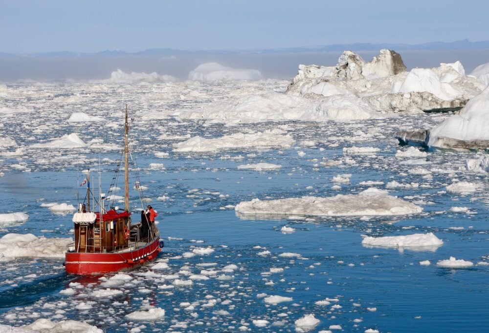 groenland-ilulissat-boot-tussen-de-ijsschotsen-1000