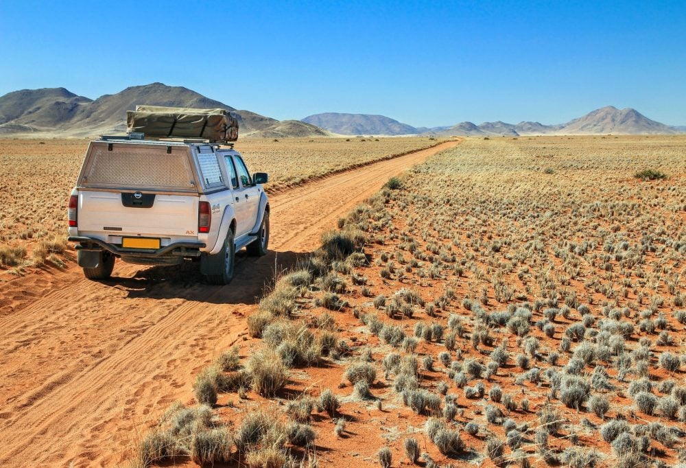 namibie-4-x-4-auto-onverharde-weg-1000